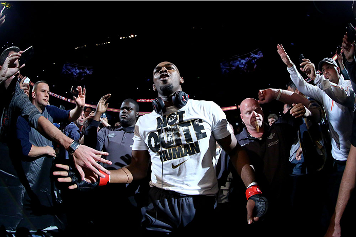 UFC165-Jon-Jones-camiseta-Not-Quite-Human-Nike